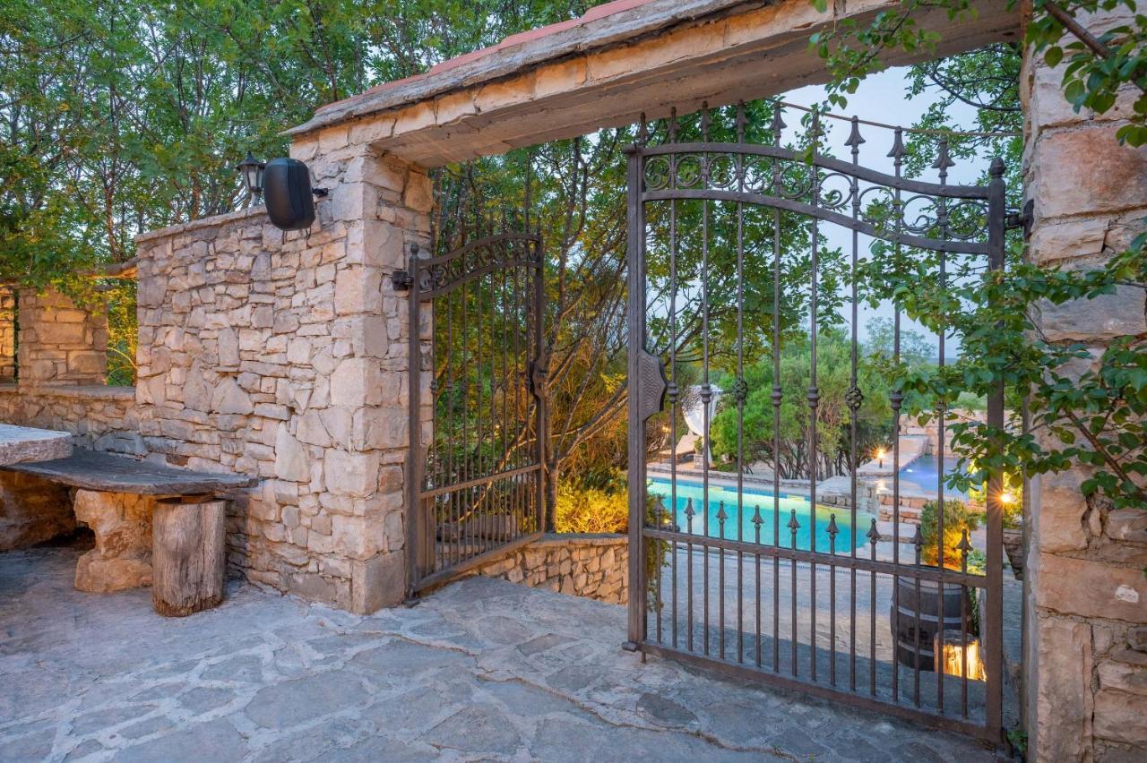 Nono Ban Hotel & Villa Gornji Humac Extérieur photo